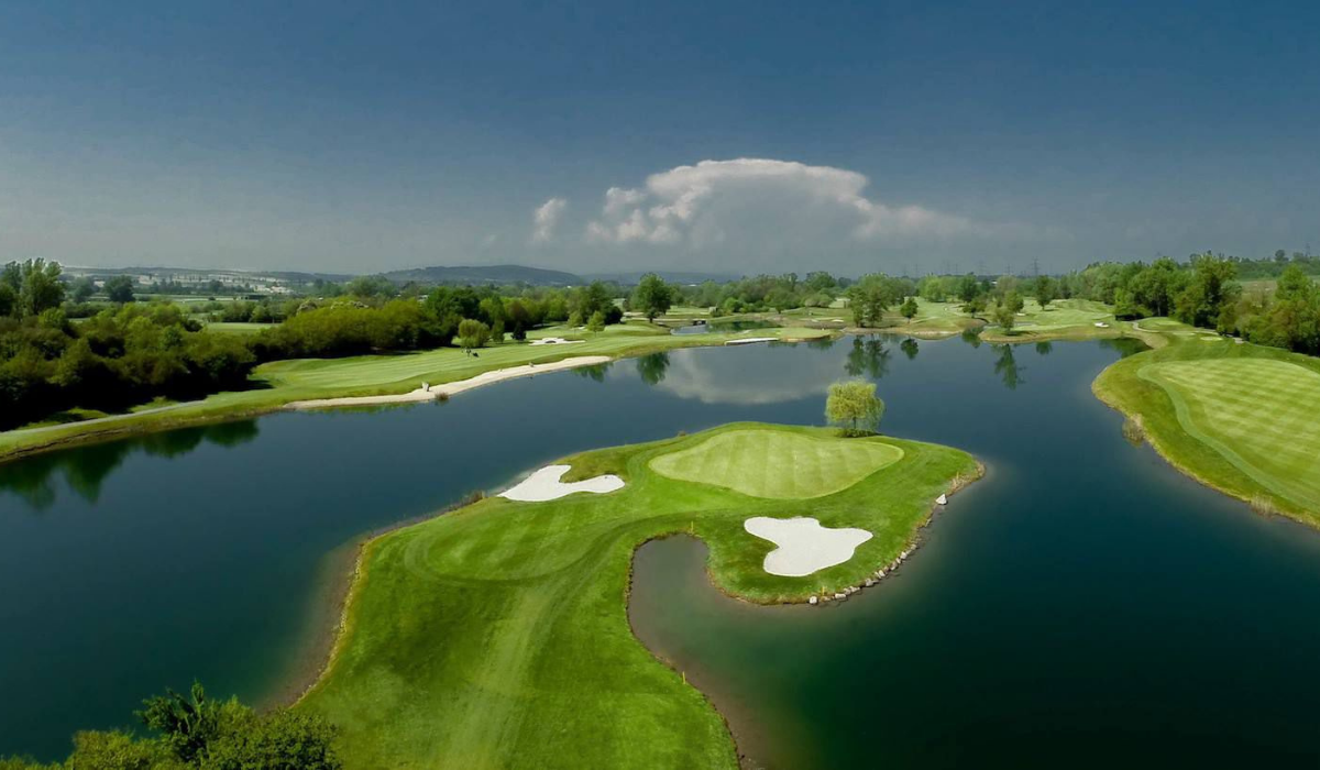 interview with staphan vogl general manager of diamond country club
