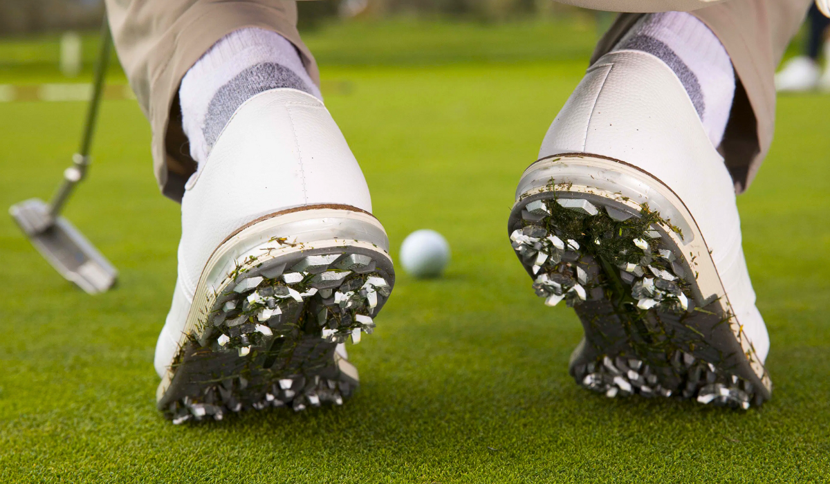 Golf Shoes with Spikes