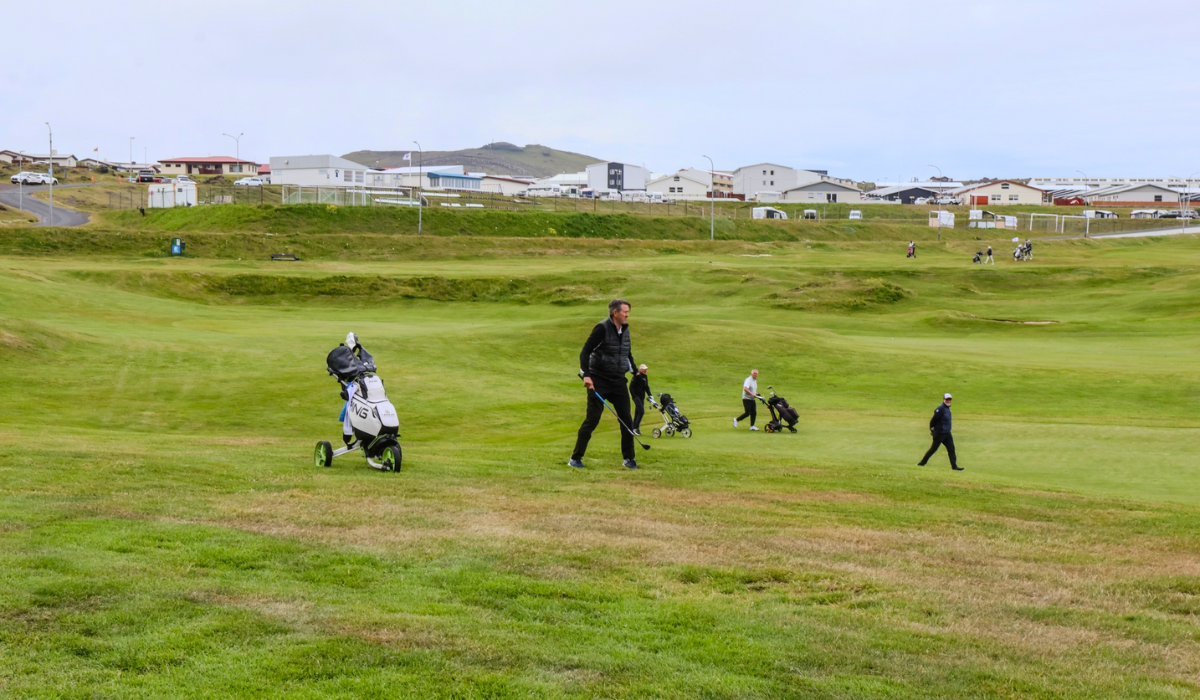 Golfers in Iceland