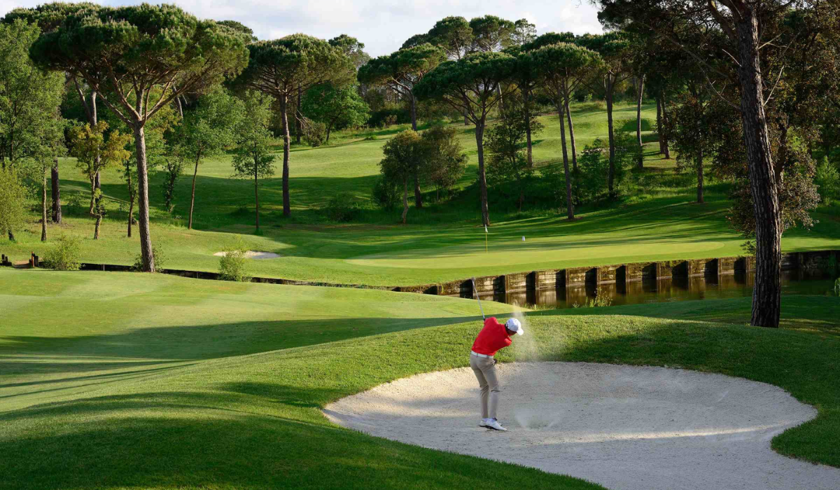 Golfer at Camiral Golf & Wellness