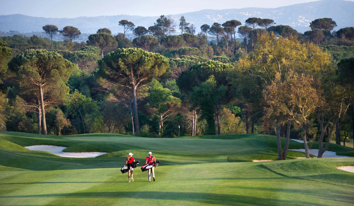 Golfers ar Wellness Golf Course